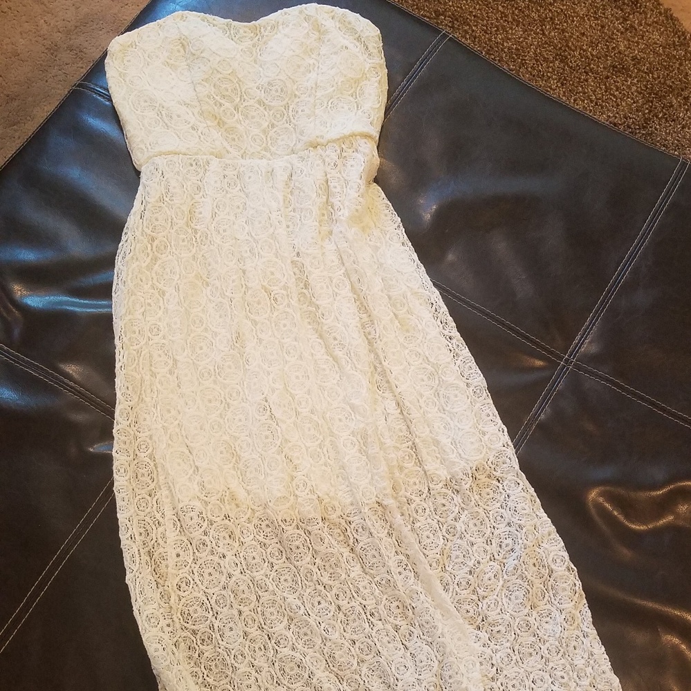 Lace crochet sweetheart strapless dress